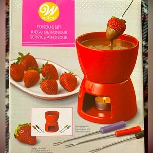 Wilton fondue set